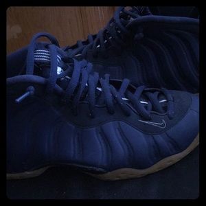 Nike navy foams